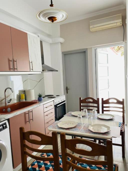 Apartmán Modern 2Br Near Centre -5Min Wlk Patras Exteriér fotografie