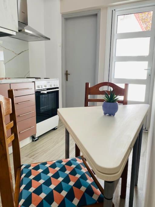 Apartmán Modern 2Br Near Centre -5Min Wlk Patras Exteriér fotografie