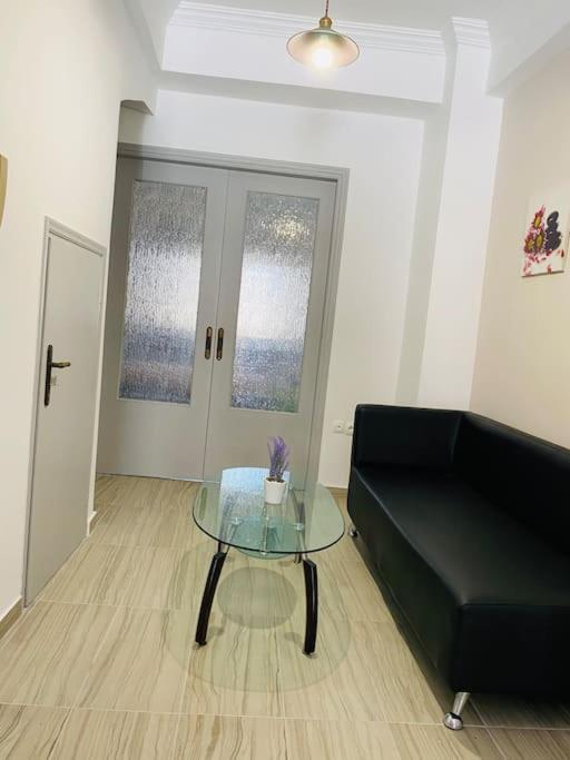 Apartmán Modern 2Br Near Centre -5Min Wlk Patras Exteriér fotografie